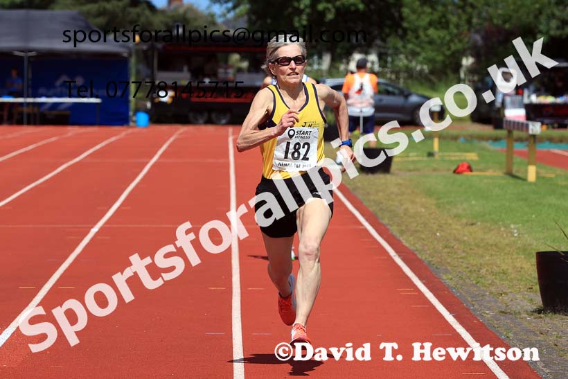 Womens 800 metres, 2024 NE Masters Track and Field Champs., Monkton Stadium, Jarrow.  Photo: David T. Hewitson/Sports for All Pics
